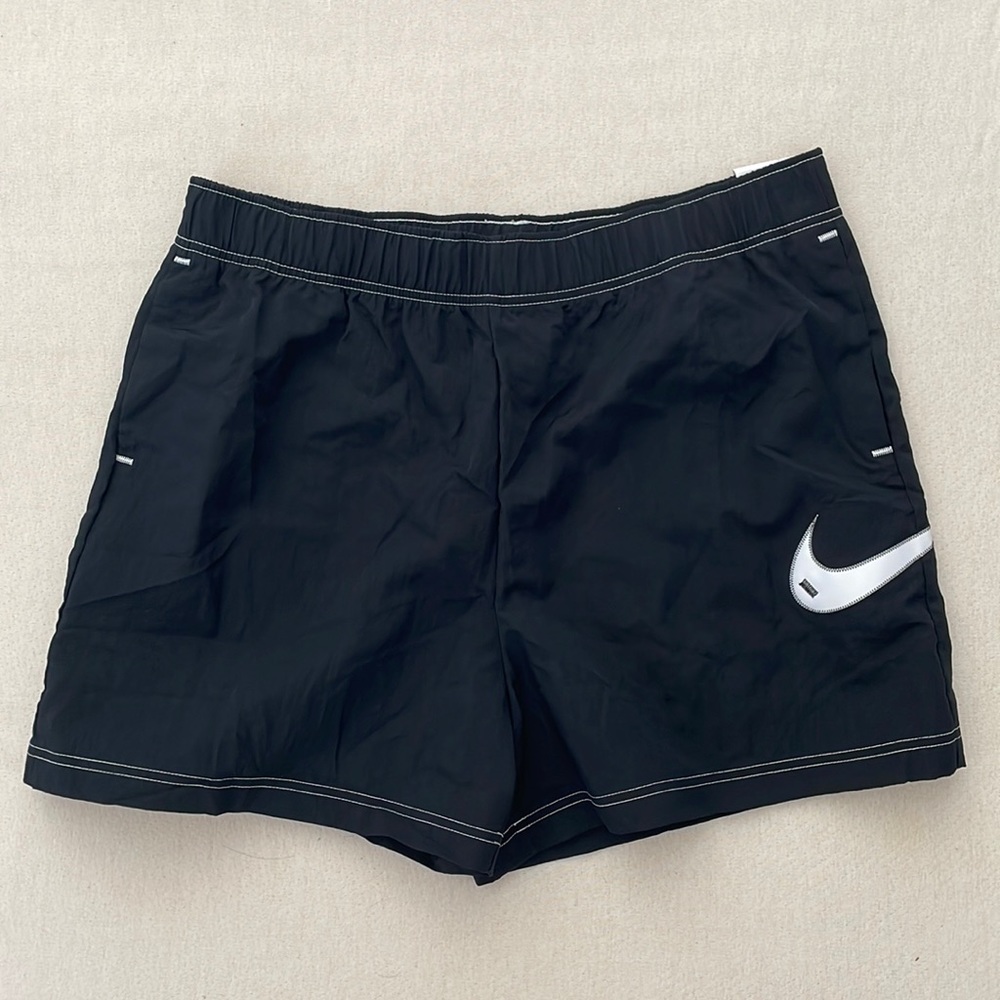 Nike Sportswear Swoosh Women's Woven High-Rise Shorts